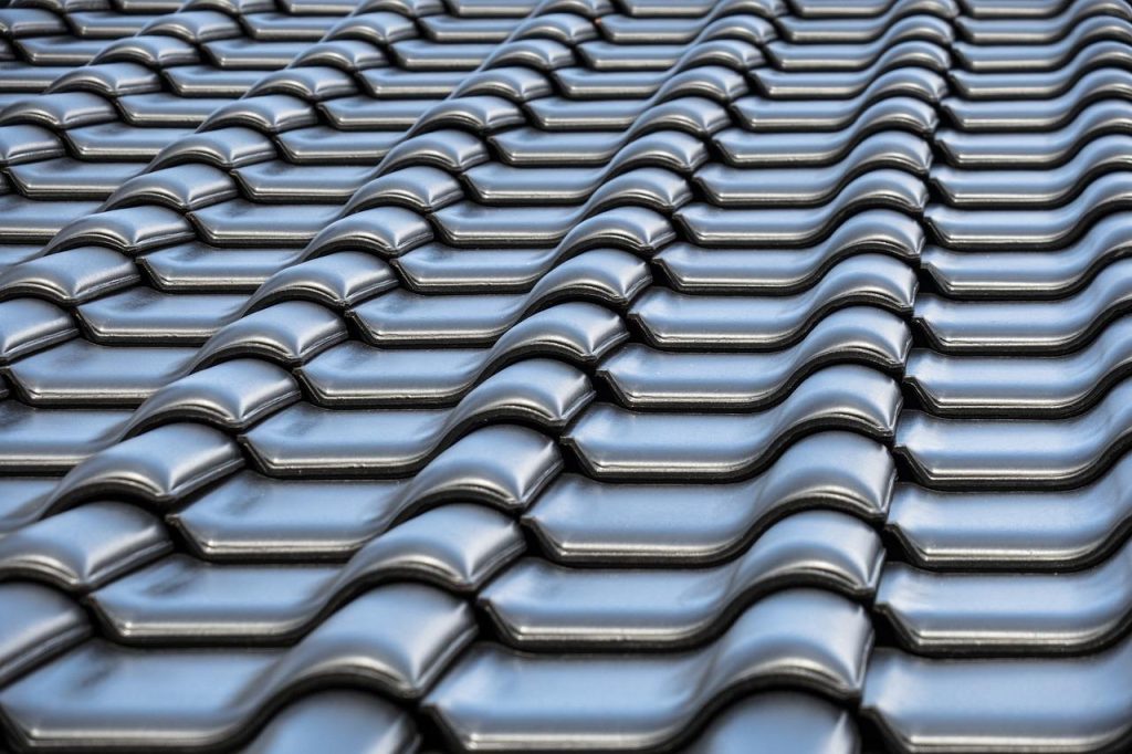 Monier sneldek betonpan in antraciet als voorbeeld van moderne dakpannen kopen met efficiënte plaatsing