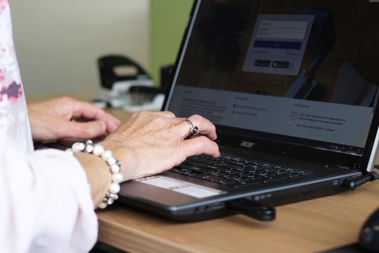 Administratie uitbesteden: digitaal dashboard voor financieel overzicht en controle in stichtingen